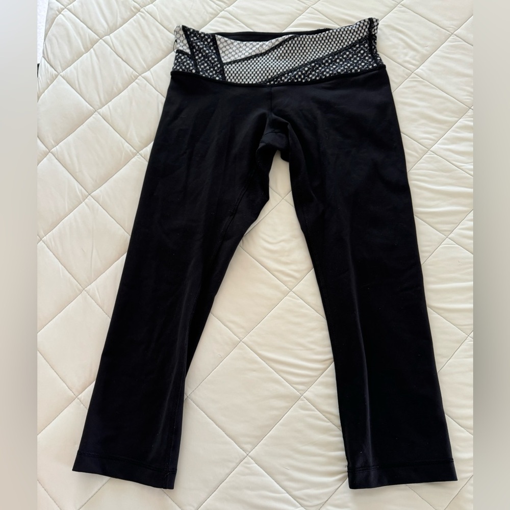 lululemon wunder under crop - size 6 black/white